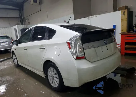 2015 Toyota Prius Plug-In z USA, uszkodzony, nr VIN JTDKN3DP0F3068471